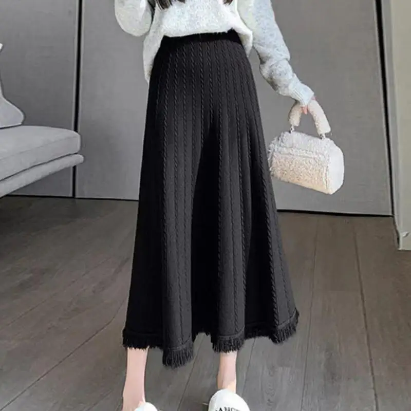 

Tassel knitted skirt for petite women 2025 new autumn and winter high-waisted mid-length a-line wool skirt Hot Style Fashion
