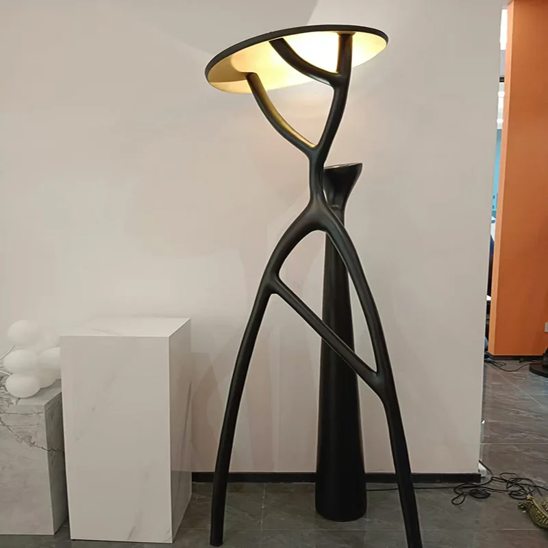 

Современное скандинавское искусство, стекловолокно, торшер, личность