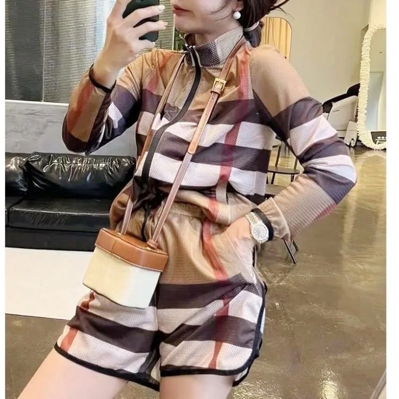 Conjunto de 2 piezas de tela de malla de verano 2025, Top de manga larga con estampado caqui y pantalón corto para mujer, abrigo con cremallera a la moda, ropa