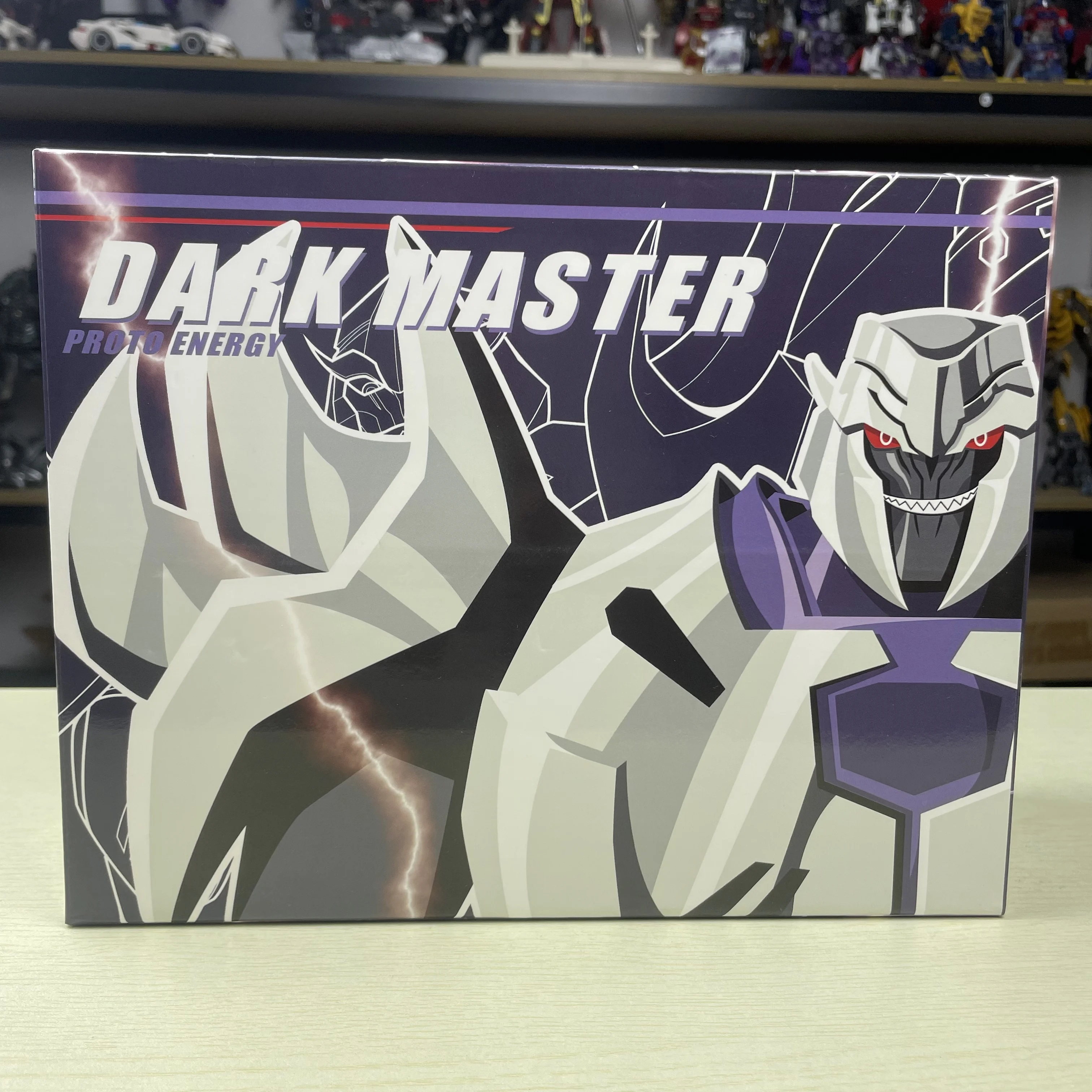 

APC Toys Transformation APC Dark Master 2.0 VER. TFP Magetron Action Figure Robot Toys 20CM