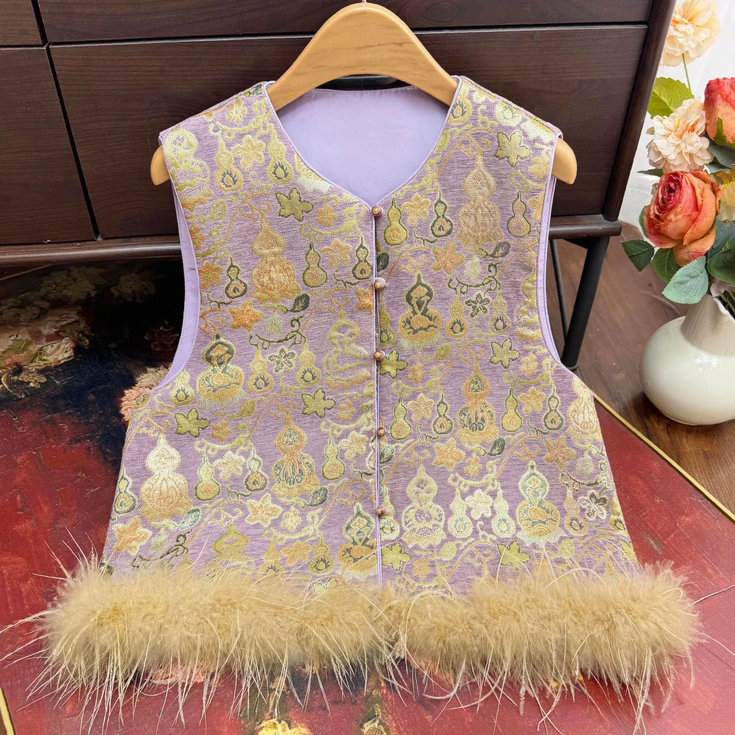 2026 Autumn Winter New Chinese Style Sleeveless Qipao Top Women Feather Hem Vest Jacquard Flower Tank Jacket Luxury Outwear