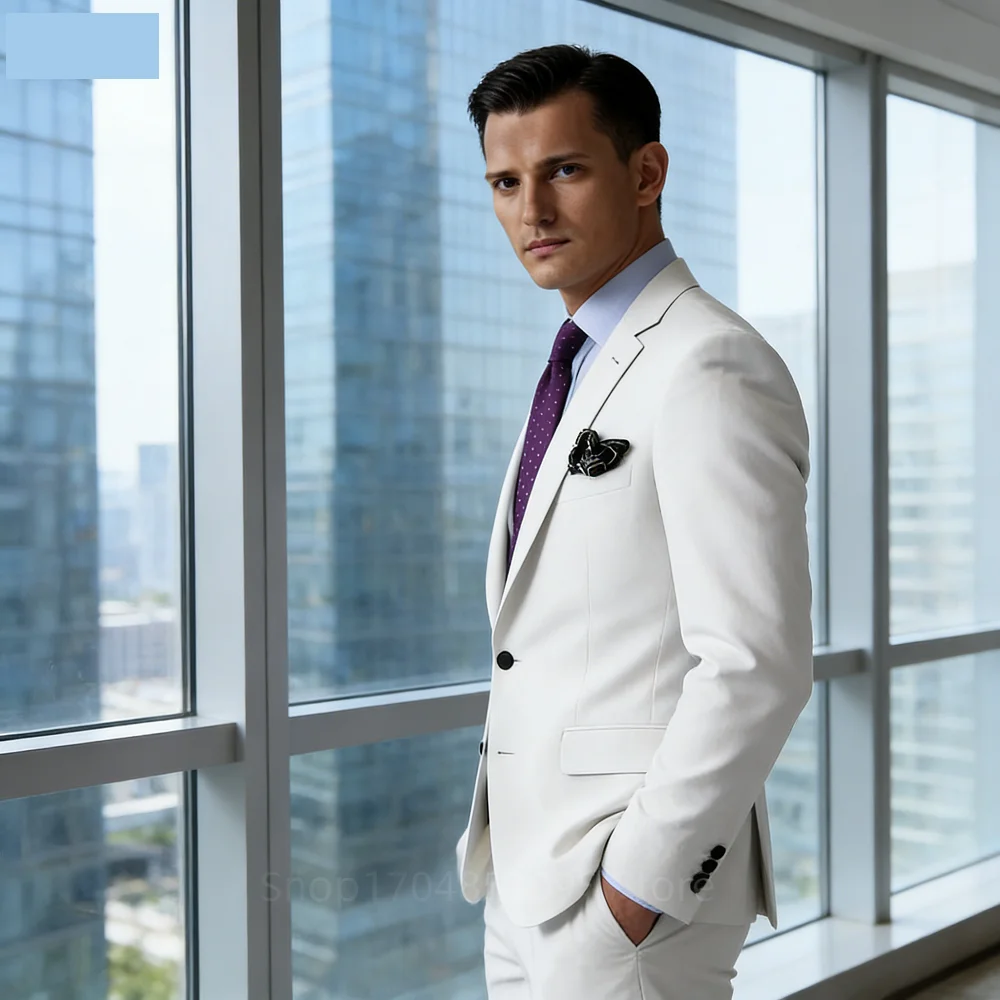 

Мужской классический костюм-тройка с вырезанными лацканами: пиджак на двух пуговицах, жилет и брюки