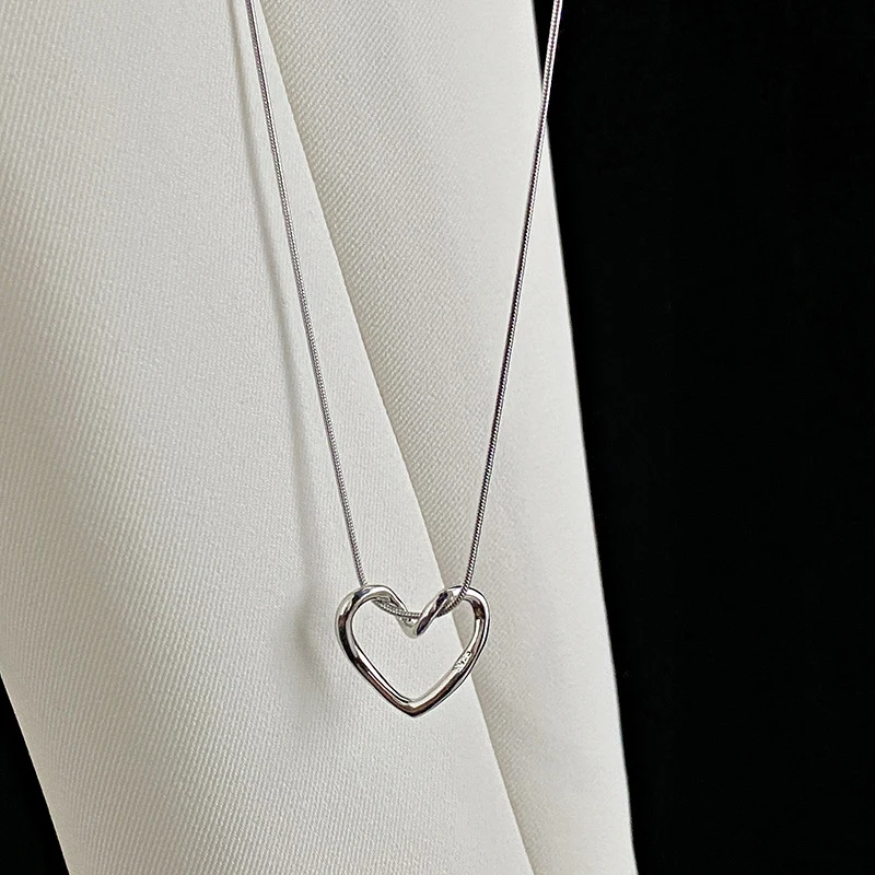 FOXANRY Minimalist Hollow LOVE Heart Necklace for Women Couples New Fashion Creative Geometric Clavicle Chain Party Jewelry Gift