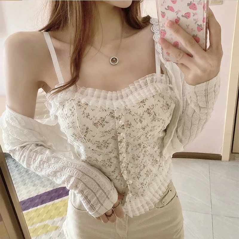 Sexy Tank Top Floral Lace Camisole Sweet Sleeveless Camis France Lace Tops Pearl Button Decorations Fashion Women Camis