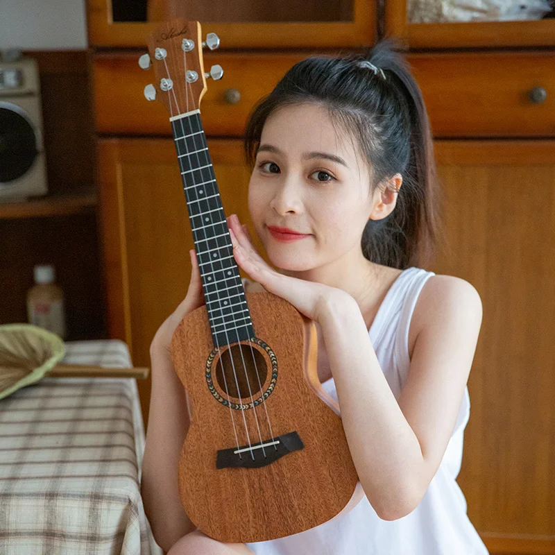 ukulele-akeshi-23-pollici-per-principianti-modello-per-ragazze-chitarra-piccola-entry-level-corpo-in-mogano-corde-in-nylon-accordatore-chiuso-professionale
