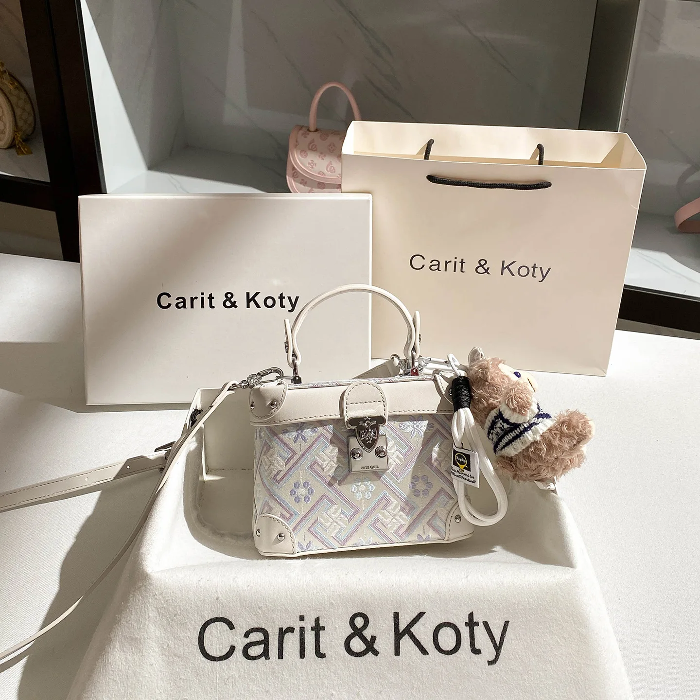 

Дизайнерская классическая элегантная сумка для подгузников Paris для женщин, кожаная сумка-тоут с логотипом, в минималистичном винтажном стиле, с плечевым ремнем.