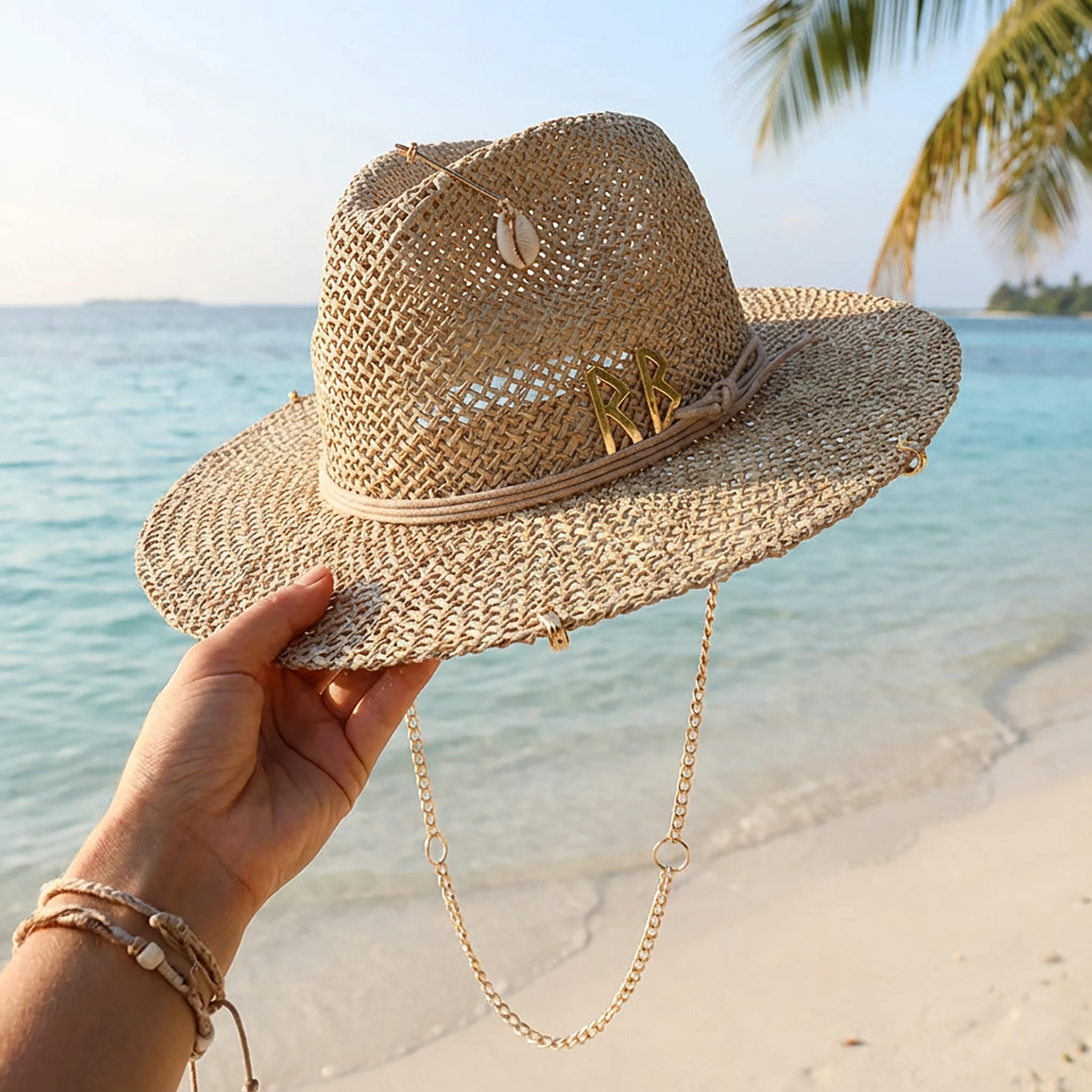 Designer Damen Strohhut Hochwertige Metallkette Buchstaben Durchbrochenes Design Schicker Breiter Rand Sonnenhut Elegant für Strand Sommer