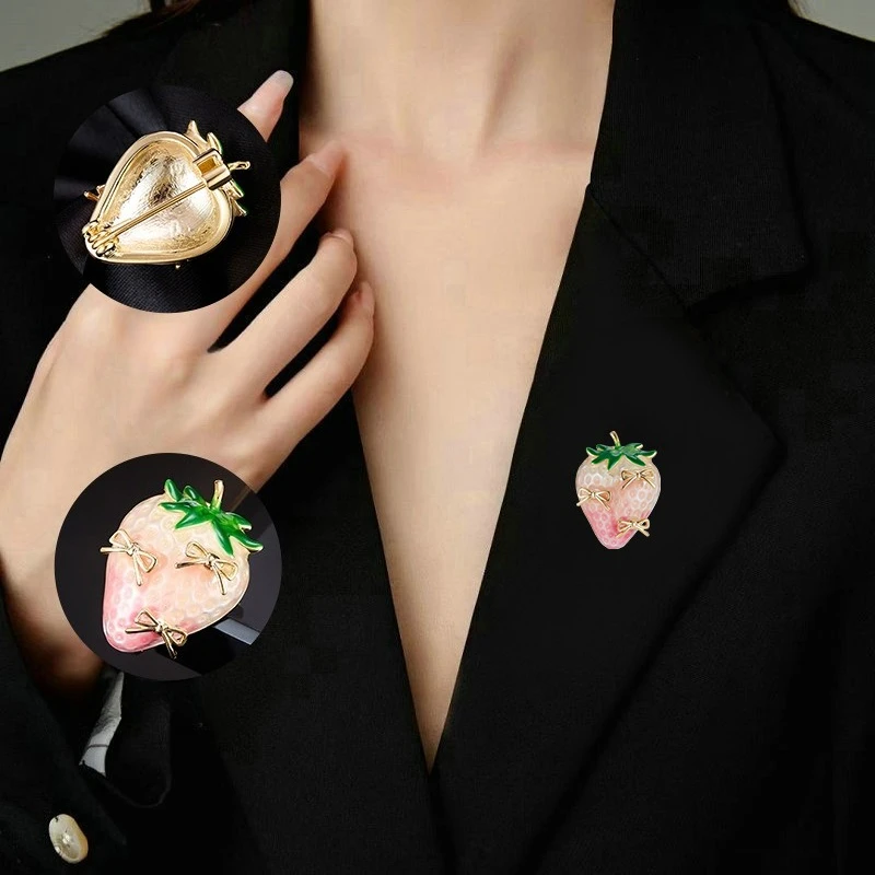 French Style Strawberry Brooch for Women Elegant Pink Gradient Drip-Effect Bow Lapel Pin Wedding Engagement Jewelry Accessories