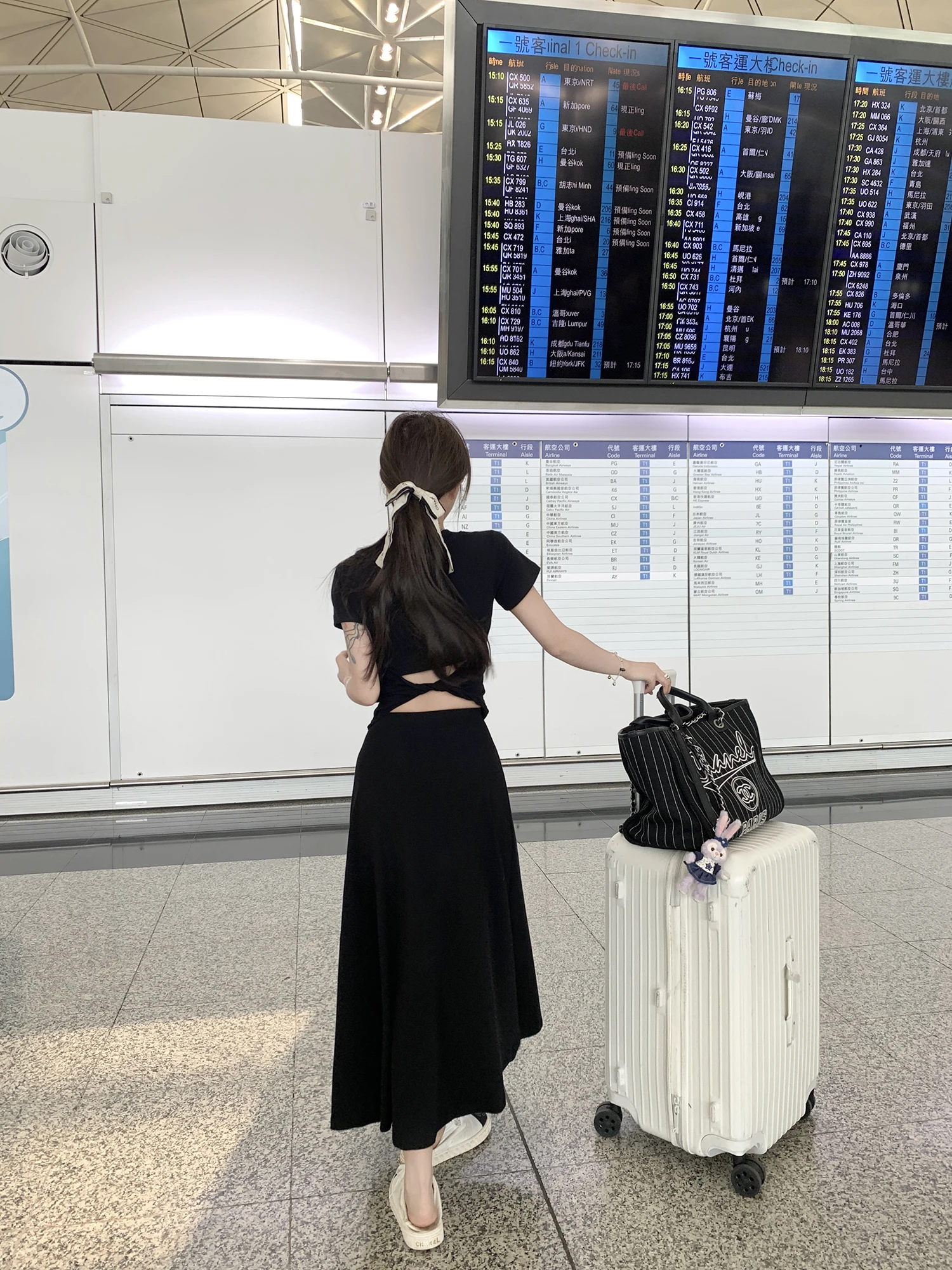 

Комплект EEONE: Удобный вязаный топ с V-образным вырезом и юбка с открытым поясом, комфортный крой, для повседневной носки, из смесового хлопка