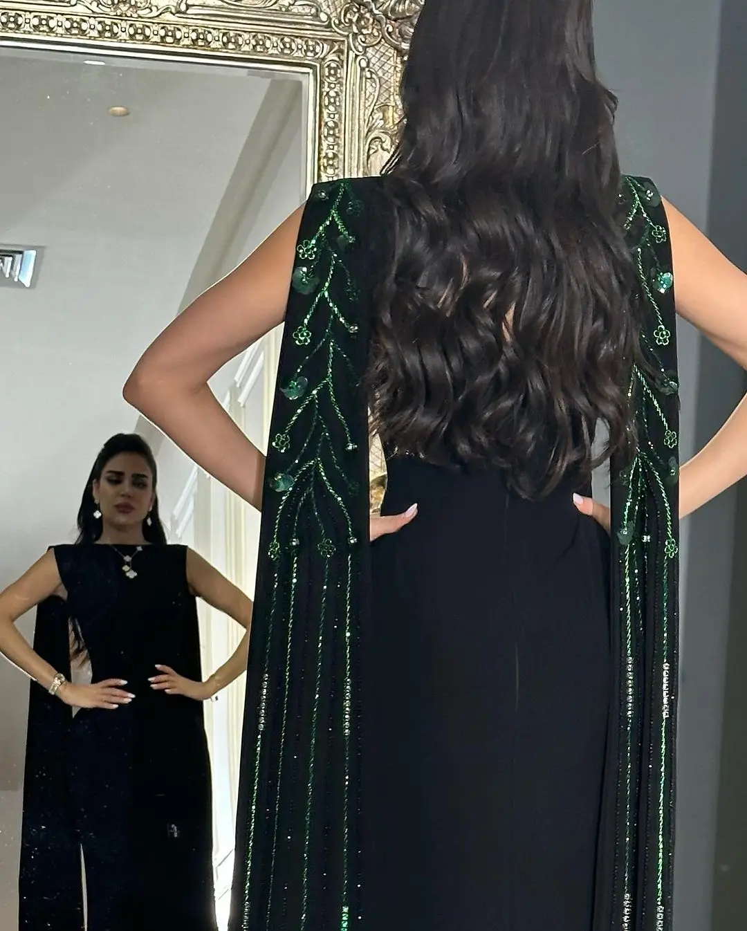 Green Sequins Prom Dresses 2024 Wedding Party Dress Sleeveless Mermaid Beaded Cape Arabia Design Evening Dresses Vestidos De