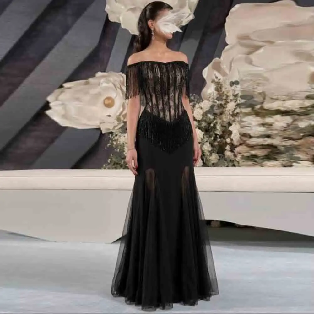 Maßgeschneidertes schwarzes Abendkleid mit Quasten, schulterfreies Korsettkleid für Hochzeitsgäste, Spitzenoberteil, Ballkleid, Partykleid