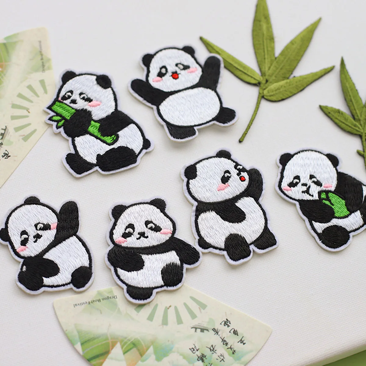 

Вышитые нашивки с пандой на самоклеящейся основе для одежды, аппликации, декоративные значки, аксессуары для шитья и рукоделия