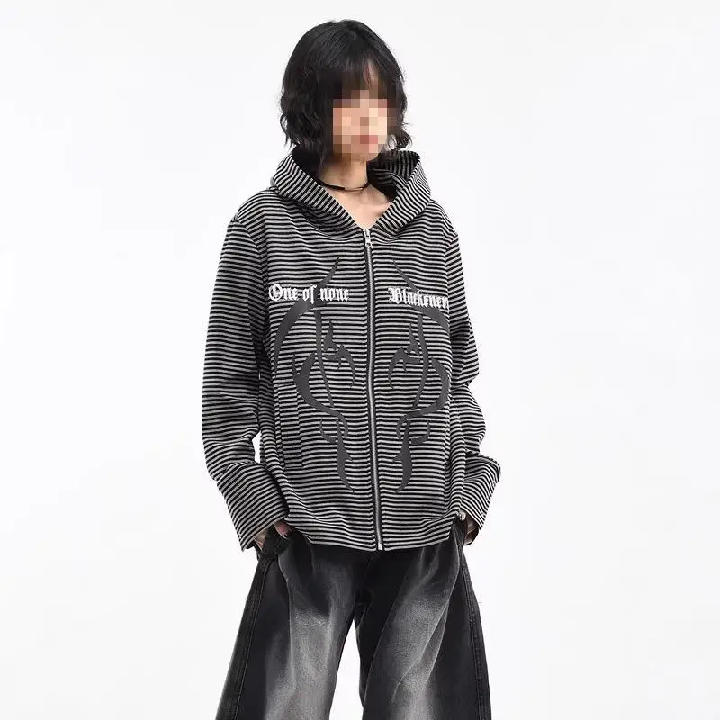 

Легкая толстовка в азиатском стиле с буквенным принтом и полосками 2026 года – укороченный кардиган приталенного кроя для весеннего уличного стиля