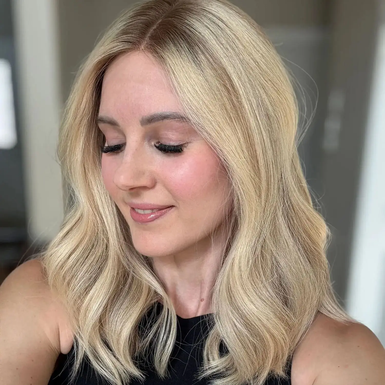 Dark Roots Ombre Ash Blonde Synthetic Wig for Women 13x4 HD Invisible Lace Wigs Heat Resistant Daily Use Blend Human Hair Wigs