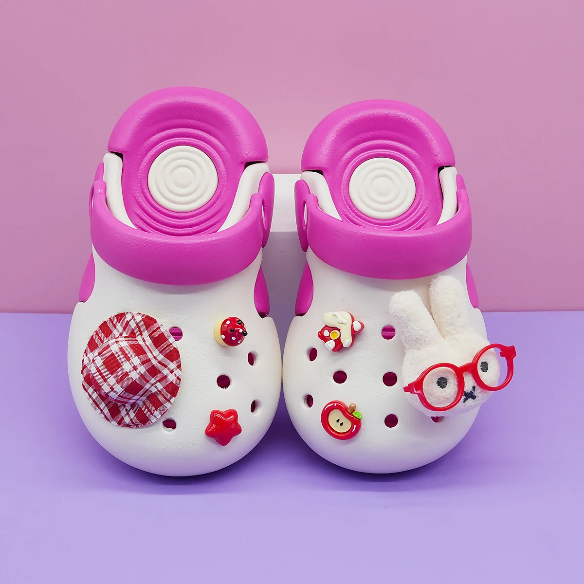 

Новые мультяшные красные шляпы, очки, сабо с кроликом для мальчиков и девочек, модная верхняя одежда, нескользящие тапочки с закрытым носком, увеличивающие рост, 708