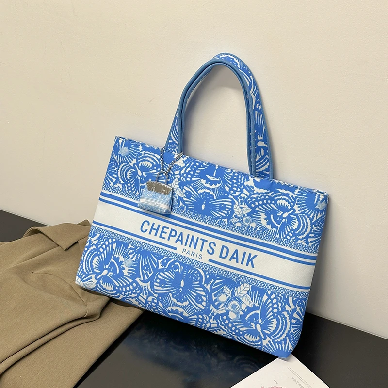 

Fashionable Classic Ladies Tote Bag Handbag - Leather Construction Elegant And Spacious By Designer