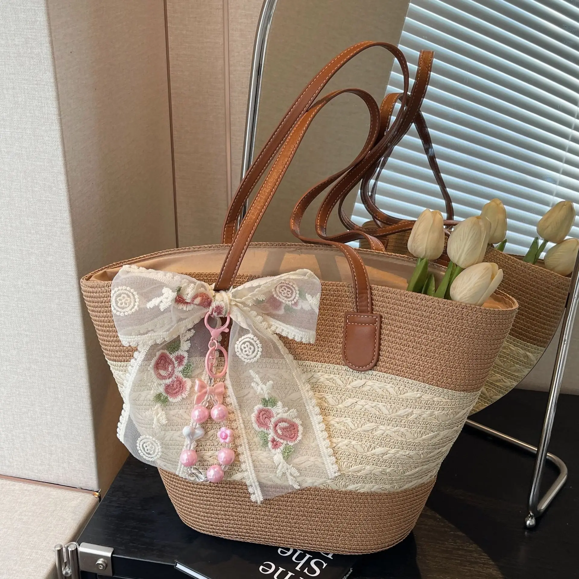 

Straw Woven Bags for Women with Large Capacity 2025 New Seaside Vacation Beach Woven Bags Hot One-shoulder Tote Bucket Bag