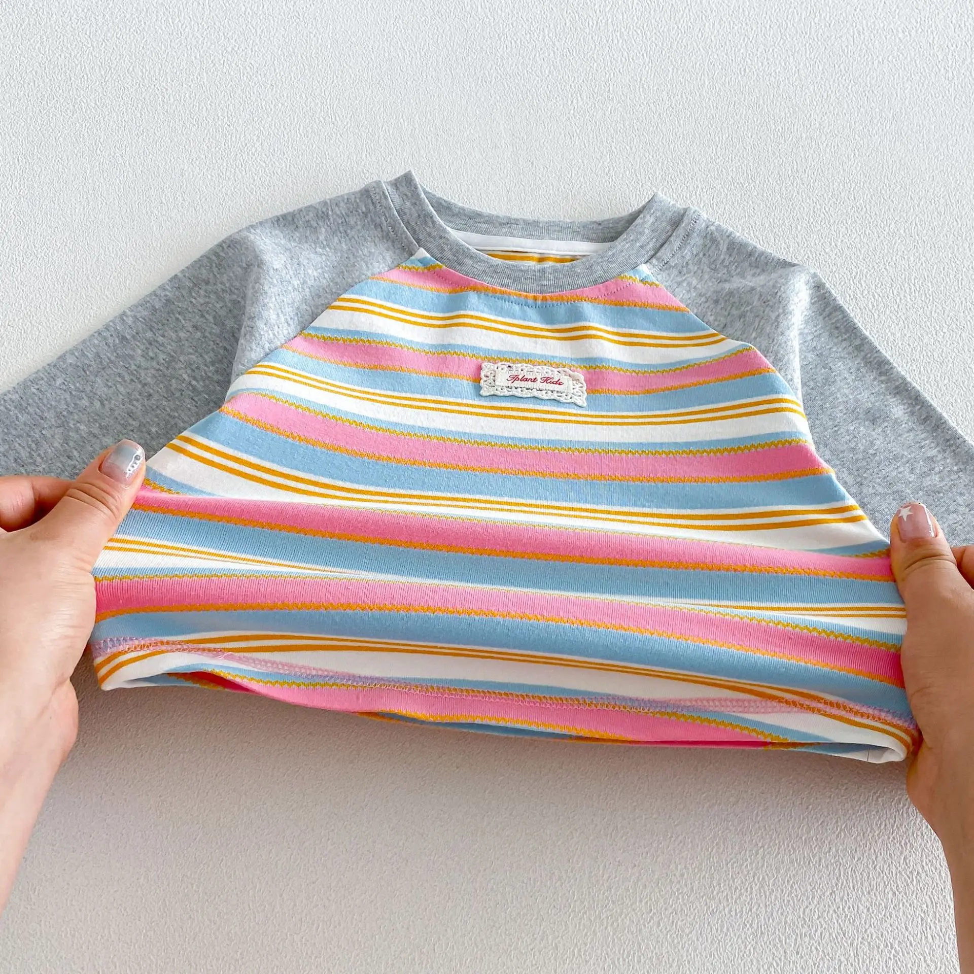 Herbst-Kinder-Langarm-T-Shirt mit Buchstaben-Aufnäher, Streifen und Farbblockierung für Mädchen und Jungen, Weiche Baumwolle Kinderkleidung – Detail 25
