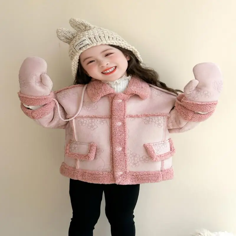 معطف شتوي للفتيات مع موضة مخملية قطعة واحدة سترة صوفية سميكة دافئة ملابس أطفال سترة أنيقة 2025 ملابس جديدة