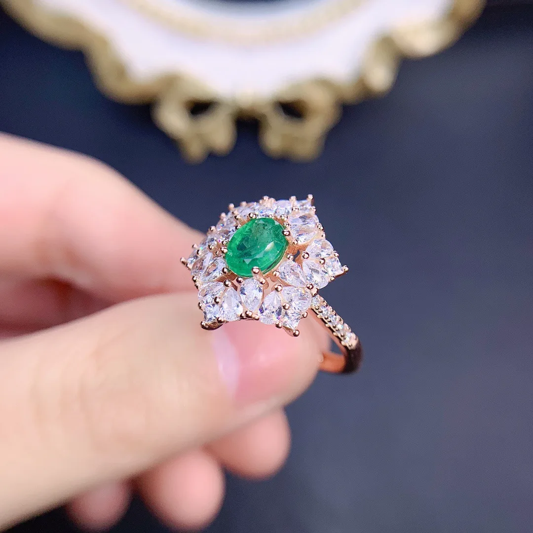 

Дизайнерское роскошное кольцо изумруда, изготовленное из стерлингового серебра S925 для женщин. Изысканная роскошная деталь для подарка