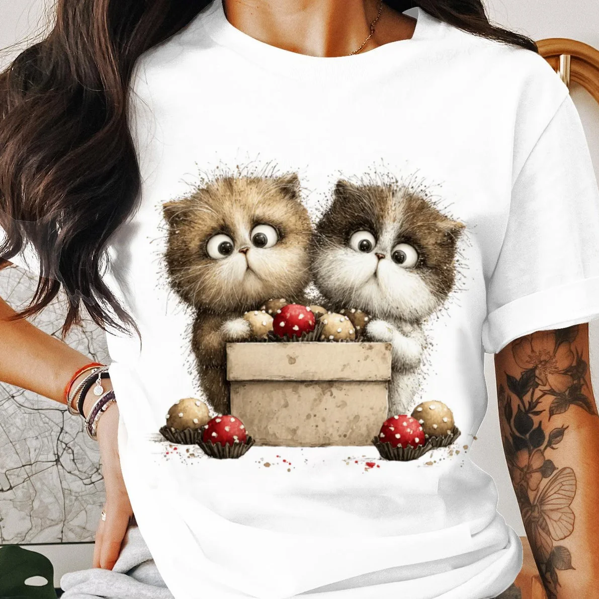 

Casual T-Shirt Cute Cat Christmas Gift Box Pattern Trendy Clothing New Year's 90s Women's Top Printed Regular White T-Shirt
