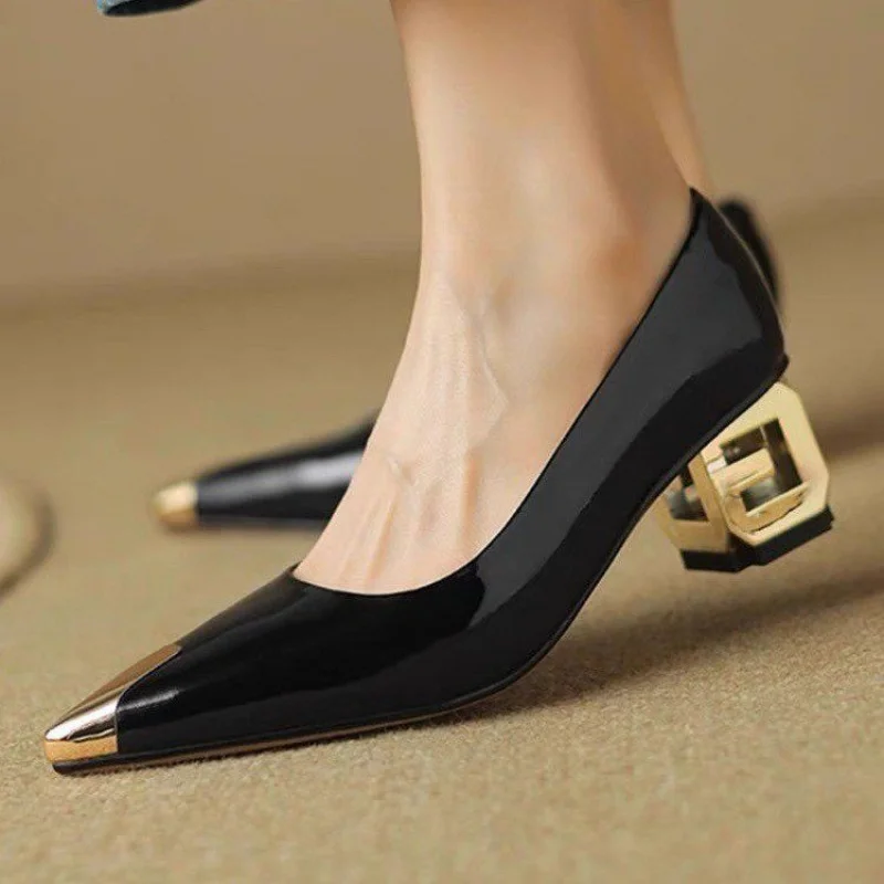 2022 Frühling/Herbst Neue französische Retro-High-Heels mit Metallkappe für Damen – Pendler-Pumps mit klobigem Absatz, Arbeitsschuhe mit goldenem Schnallendekor