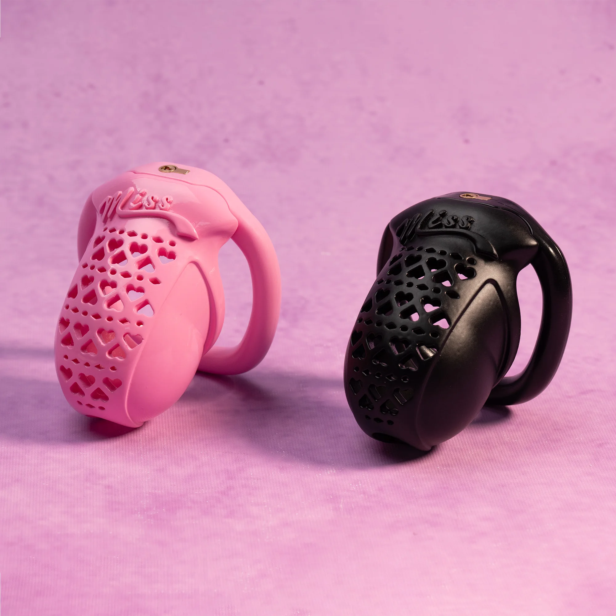 Miss Series Cross-Dress Keuschheitsgürtel mit hohlem, herzförmigem Wabenmuster für Männer, Cross-Dress Unterkörper-Fessel für Anfänger