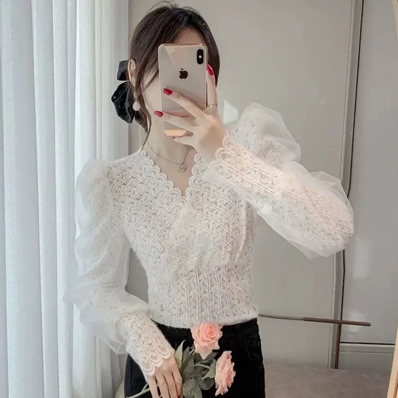 2023 New Autumn and Winter Fashion Simple Commute Lace Floral Splicing V-Neck Solid Color Long Sleeves Hollow Out Women\'s Top