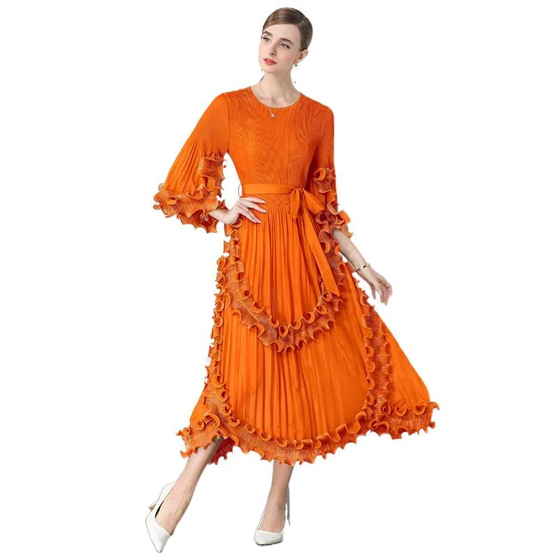 Vestido Solto com Detalhes em Ouro e Borda em Madeira, Estilo Saia de Camadas com Cintura Alta, Manga Longa para Outono