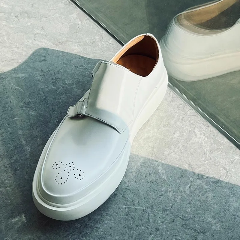 

Мужские туфли на плоской подошве, новые весенние кожаные резные туфли Mengke на толстой подошве, маленькие белые туфли для банкетов, мужская обувь большого размера, маленького размера
