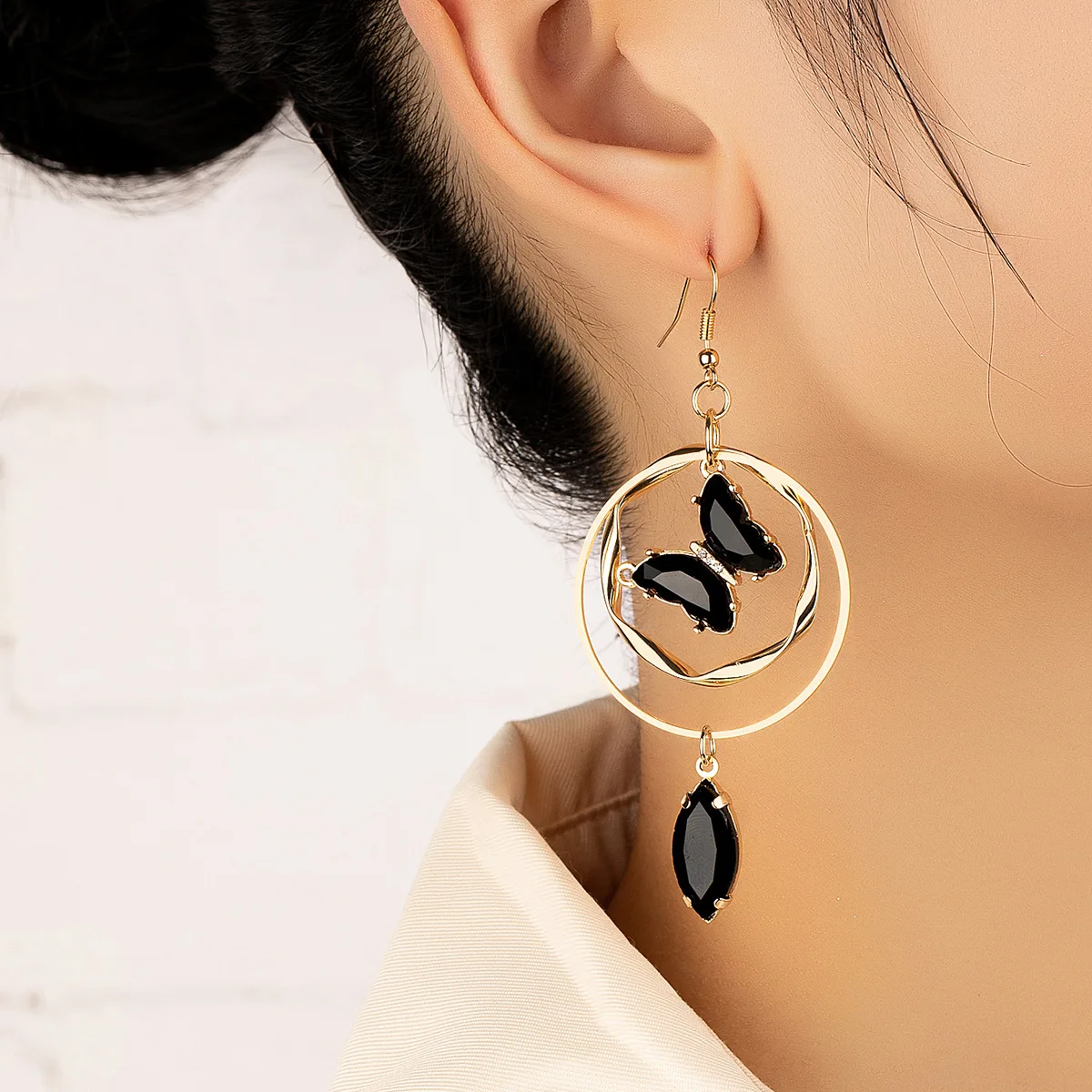 

Renya Trendy Mariposa Butterfly Dangle Earrings Waved Round Rings Drop Earring Personality Party Ear Accessories Jewelry Gift