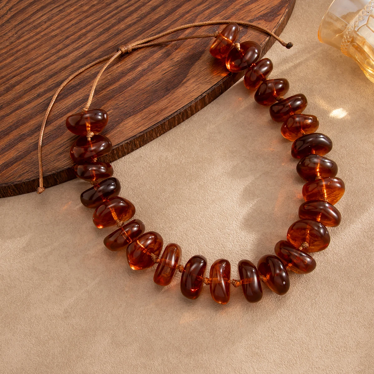 Ingemark 12 Farben Personalisierte Chunky Acryl-Perlen-Choker-Halskette für Frauen Boho Verstellbare Leder-Wachsseil-Kettenhalskette – Detail 10