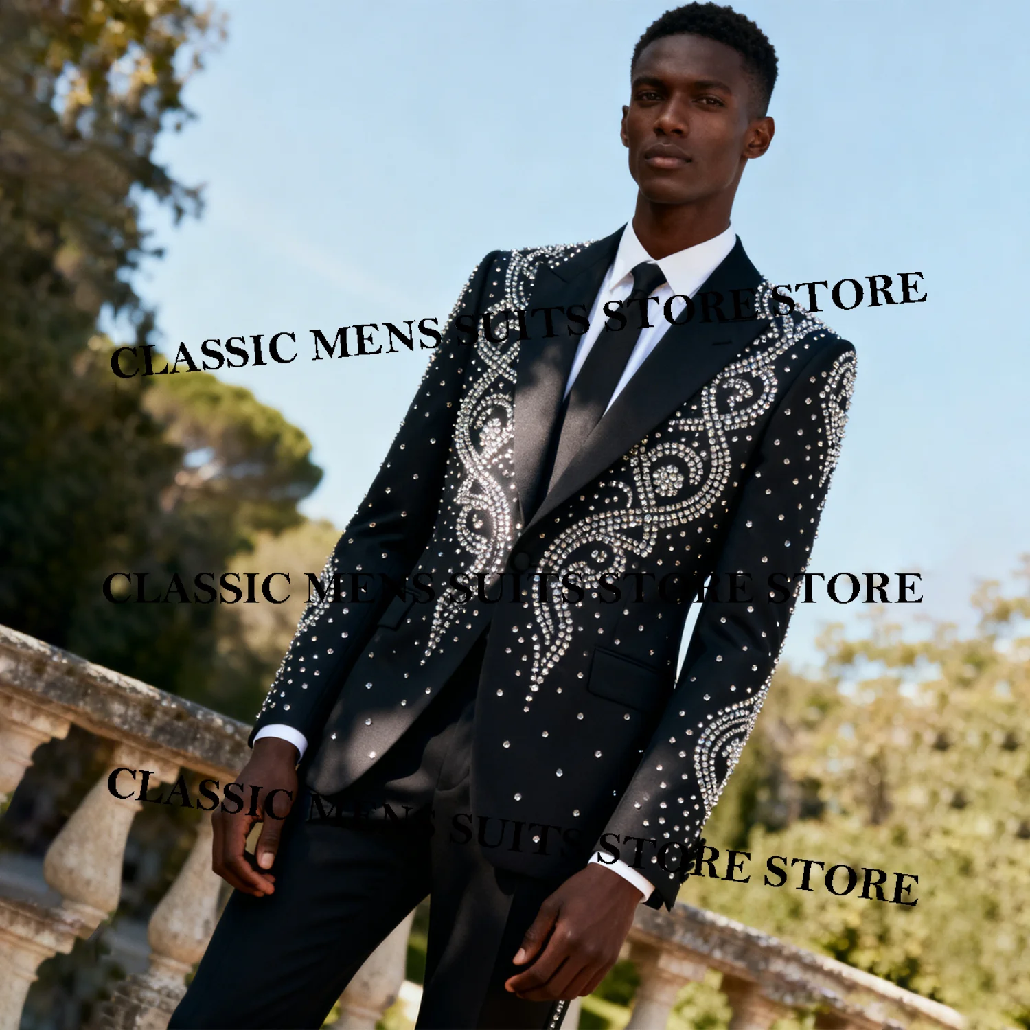 

Модные смокинги по индивидуальному заказу, мужские костюмы, блестящие украшения с бриллиантами, остроконечные лацканы, комплект из 2 предметов для жениха, свадебные мужские пиджаки для выпускного вечера, костюмы