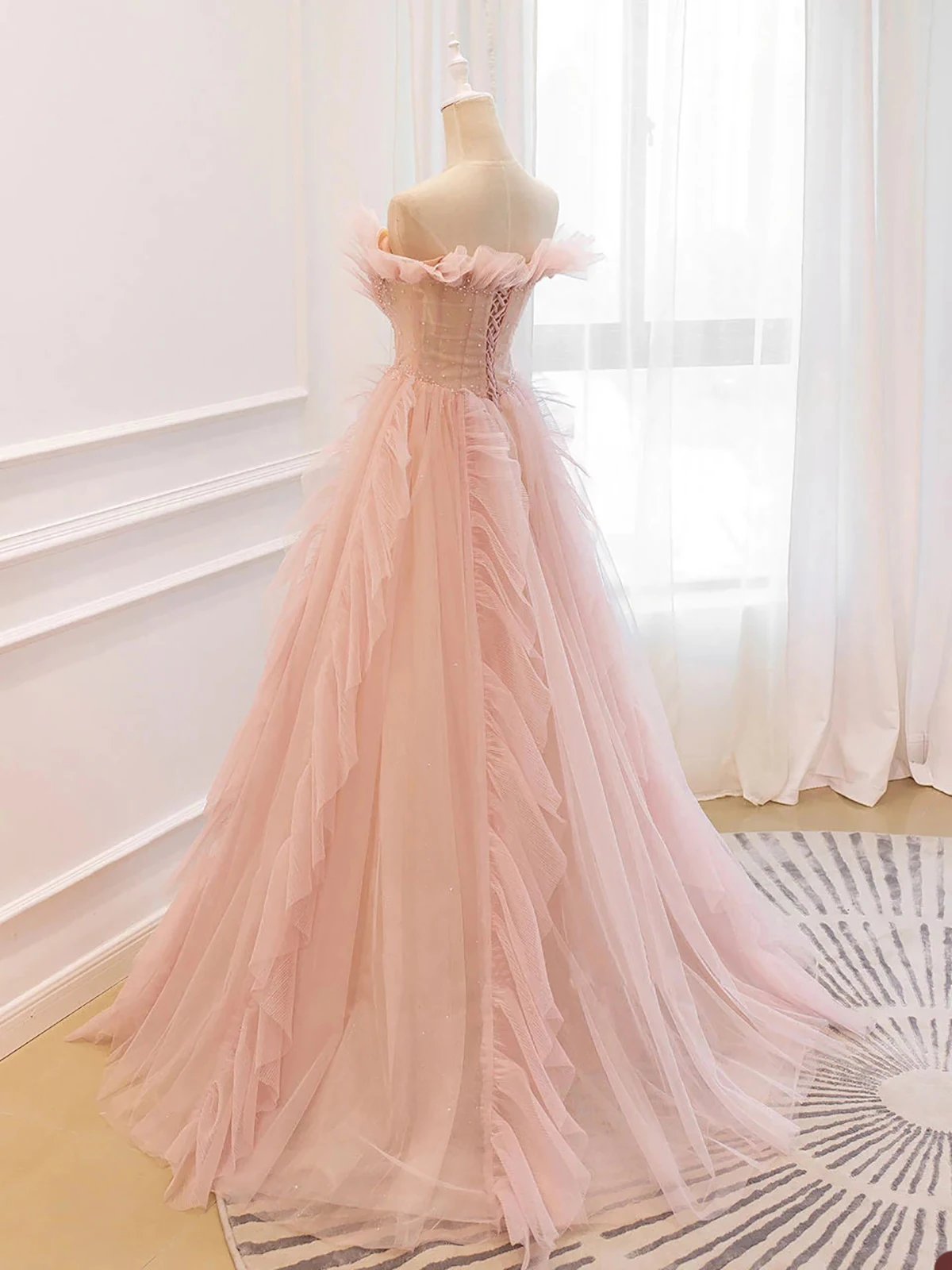 Elegant A-Line Quinceanera Dresses Off-Shoulder Beads Bridal Gowns For Women Slim Fit Sleeveless Sweep Train Dresses