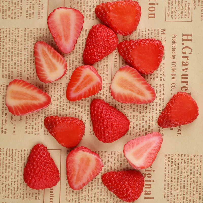 Artificial Strawberry Slices PVC Strawberry Slice Prop Fake Fruit Kid\'s Toys Lifelike Fake Fruit For Display Table Decoration