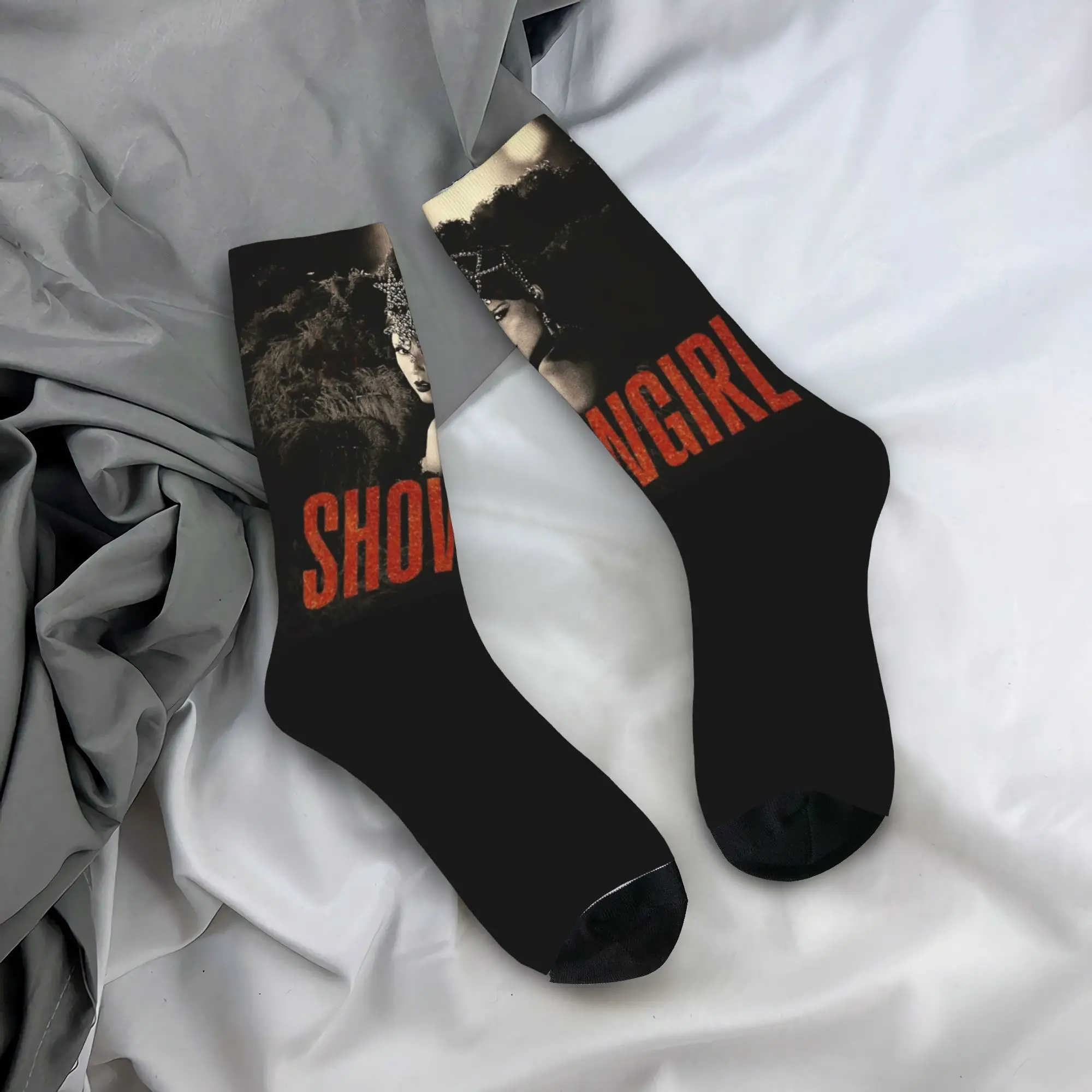 Skarpety Showgirl Album Stockings Fashion Socks Unisex Męskie Wysokiej Jakości Skarpety Jesienne Outdoorowe Graficzne Antypoślizgowe Skarpety Prezent Urodzinowy