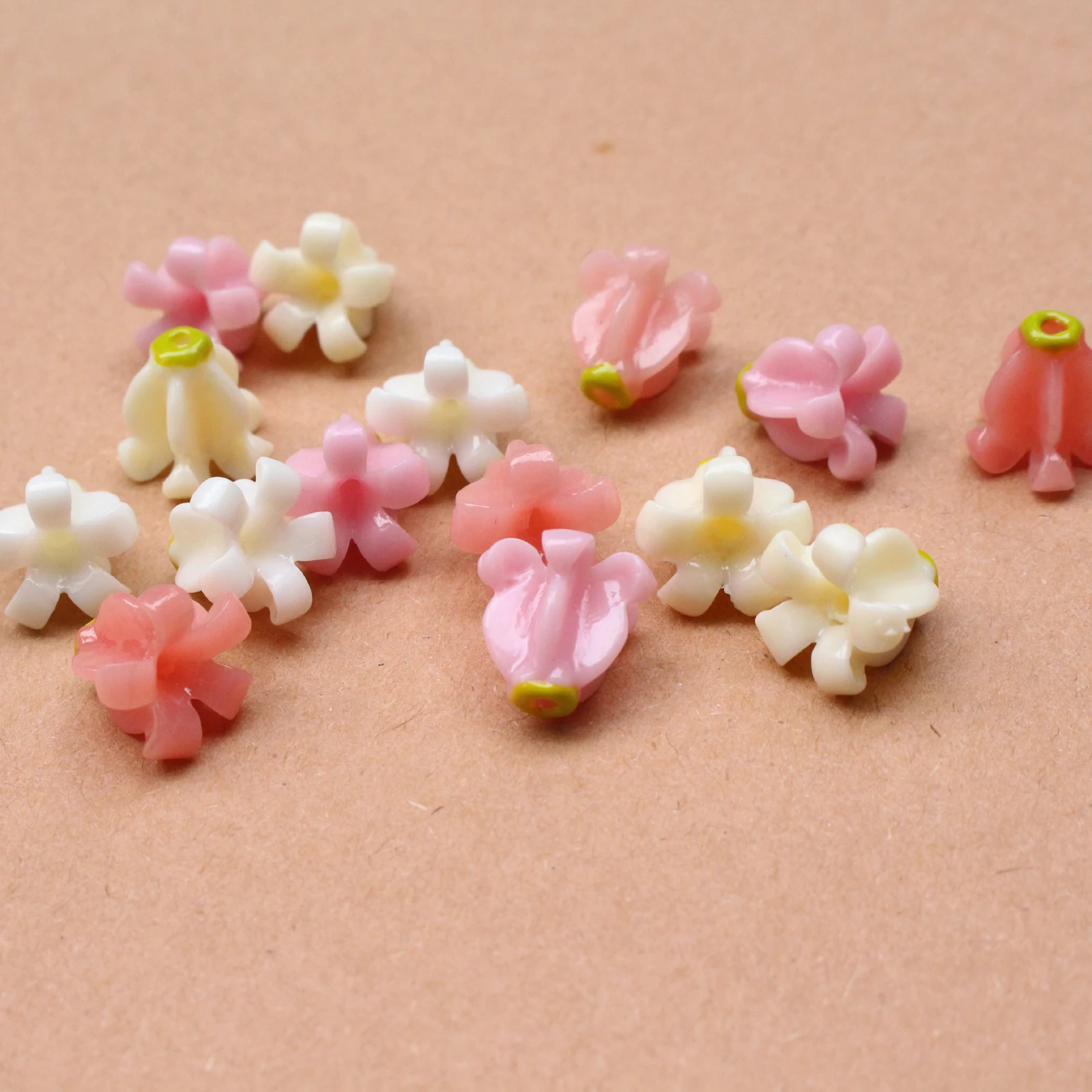 Artificial Coral Crown Flower With Green Top Loose Beads Hawaii Ocean Style Making DIY Bracelet Necklace Earrings Accessories