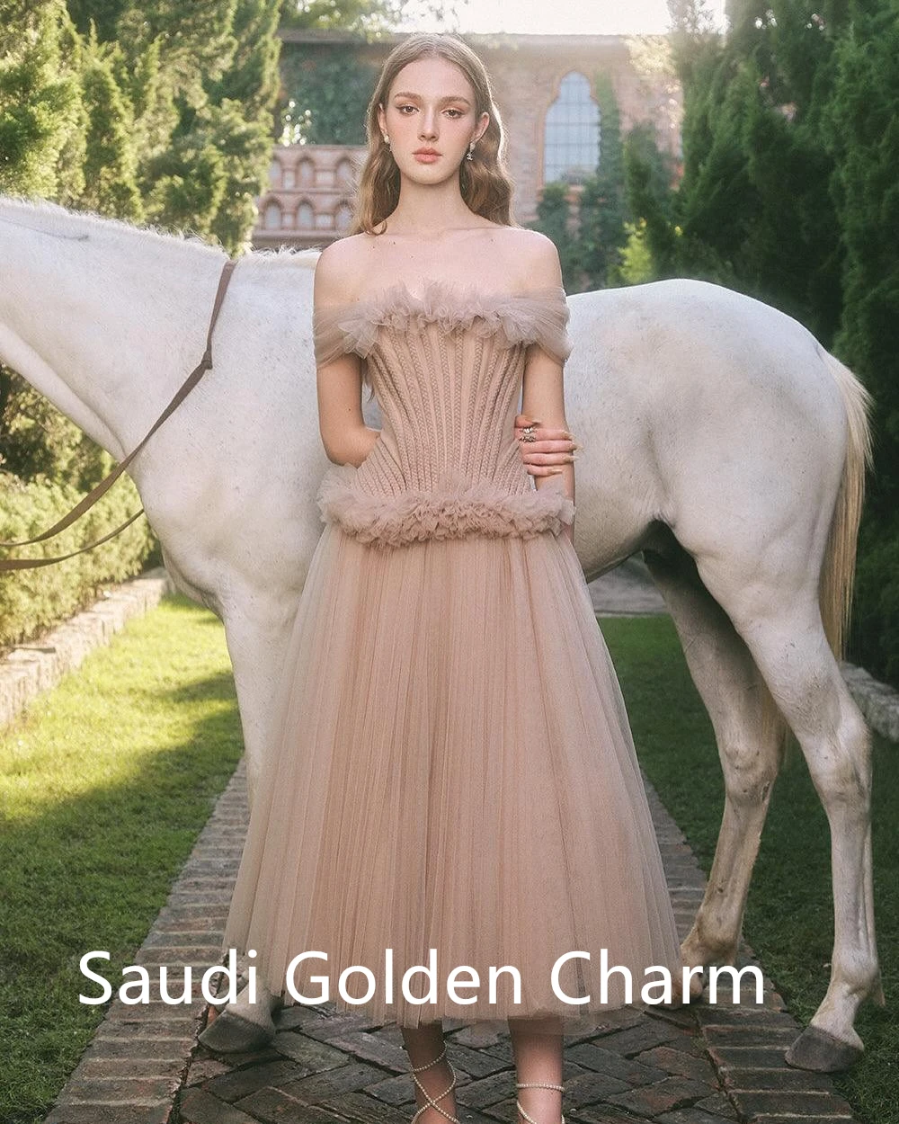 op maat Aangepaste temperament roze tule avondjurk Hoge kwaliteit strapless off-shoulder mouwloze rits achterkantHomecomin