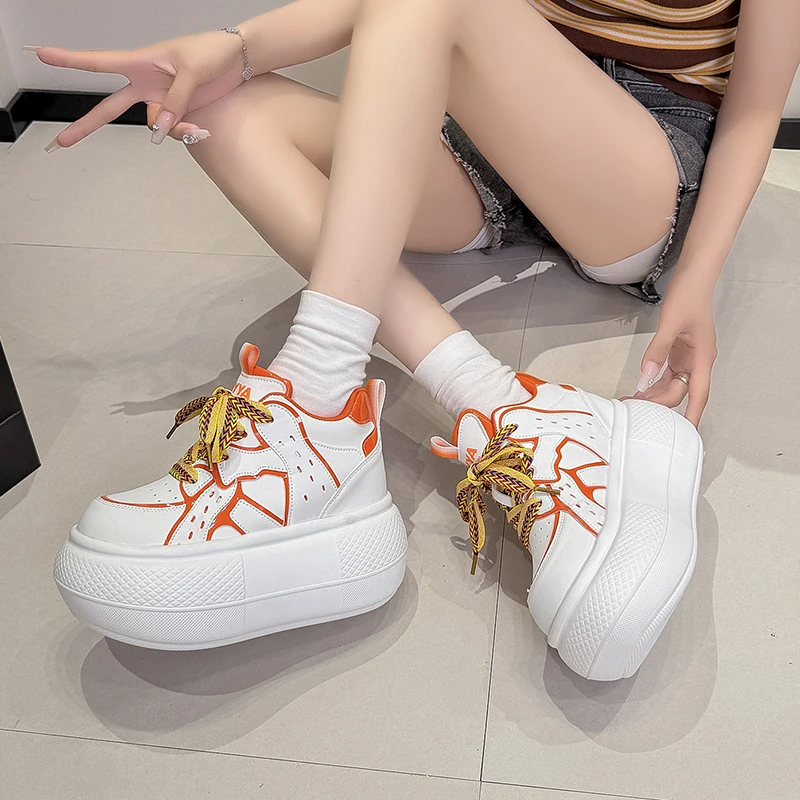 Fashion 2026 New Autumn Sneakers Thick Soled Color Contrasting Bread Shoes for Women Small Sized Non Slip Casual Sports Dad Shoe