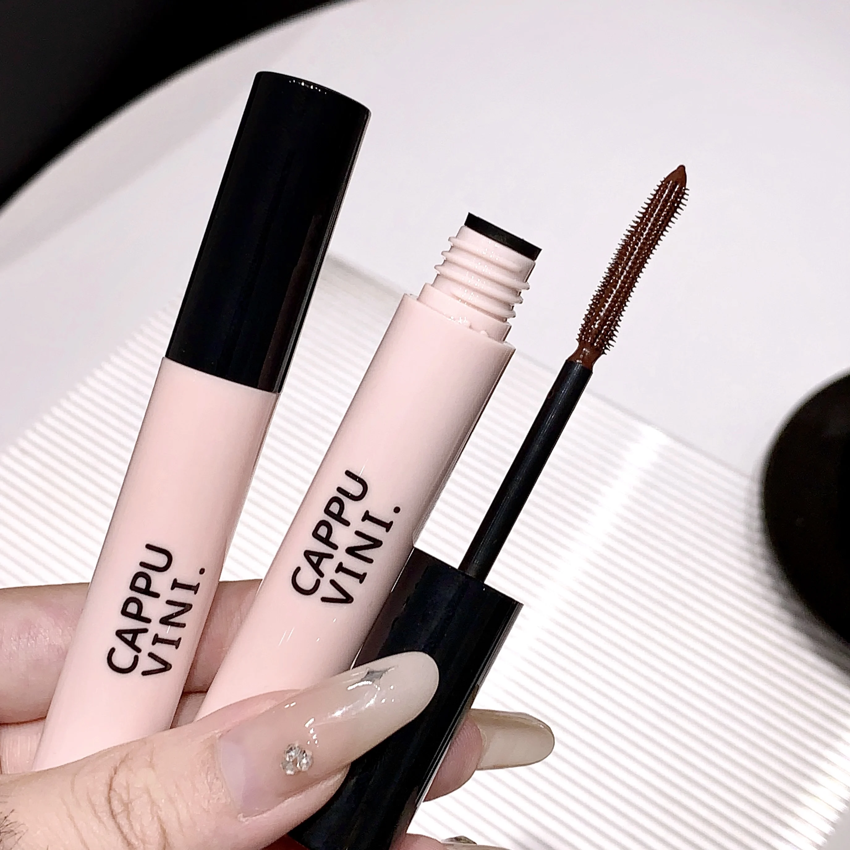 มาสคาร่าคาปูวินี่ กันน้ำและไม่เลอะ ติดทนนาน 3 มิติ ช่วยให้ขนตายาวและงอนเด้ง มีวอลลุ่ม ติดทนนาน ราคาไม่แพง