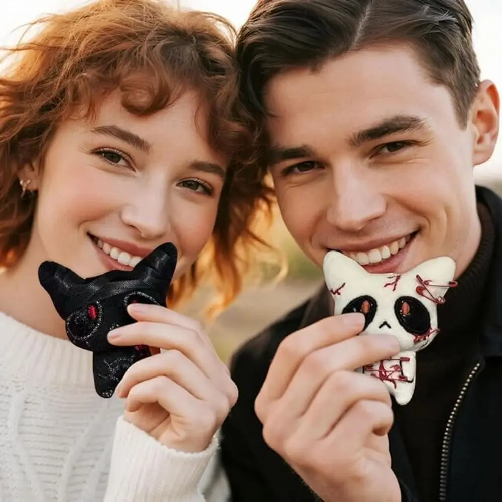 Zwarte kleur Halloween sleutelhanger witte kleur PP katoen horror pluche sleutelhanger cosplay party decor tas accessoires goth sleutelhanger