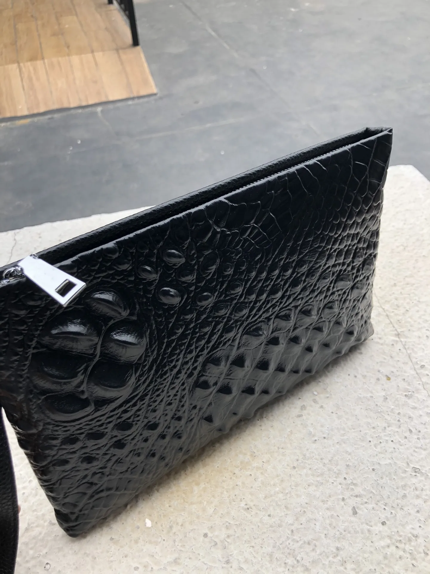 Men\'s Crocodile pattern Clutch Bag Large Capacity Cowhide Leather Embossed Envelope Bag
