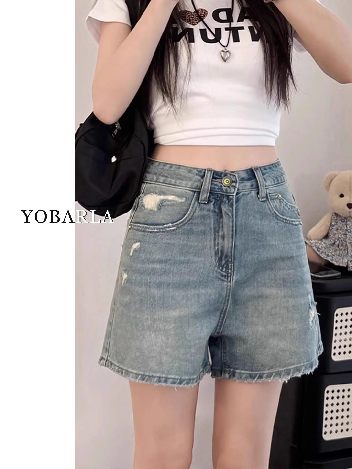 

American high waisted denim shorts for women's summer 2025 new style, versatile and lifted buttocks, small and slim, wide leg A-