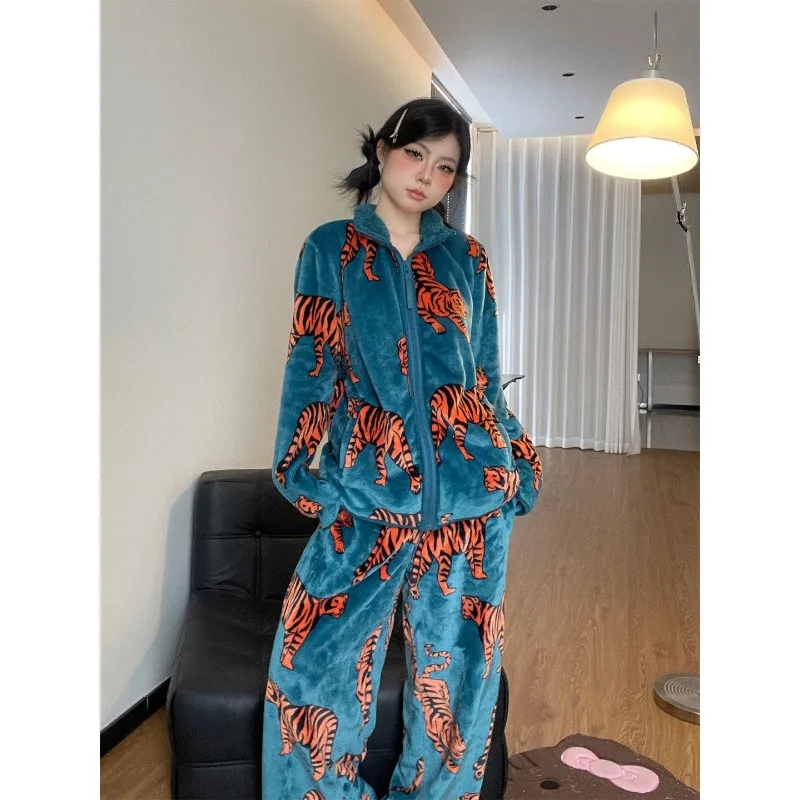 

Новая женская фланелевая пижама с принтом тигра Pure Desire, утолщенная и теплая, можно носить на улице, комплект домашней одежды из кораллового флиса.