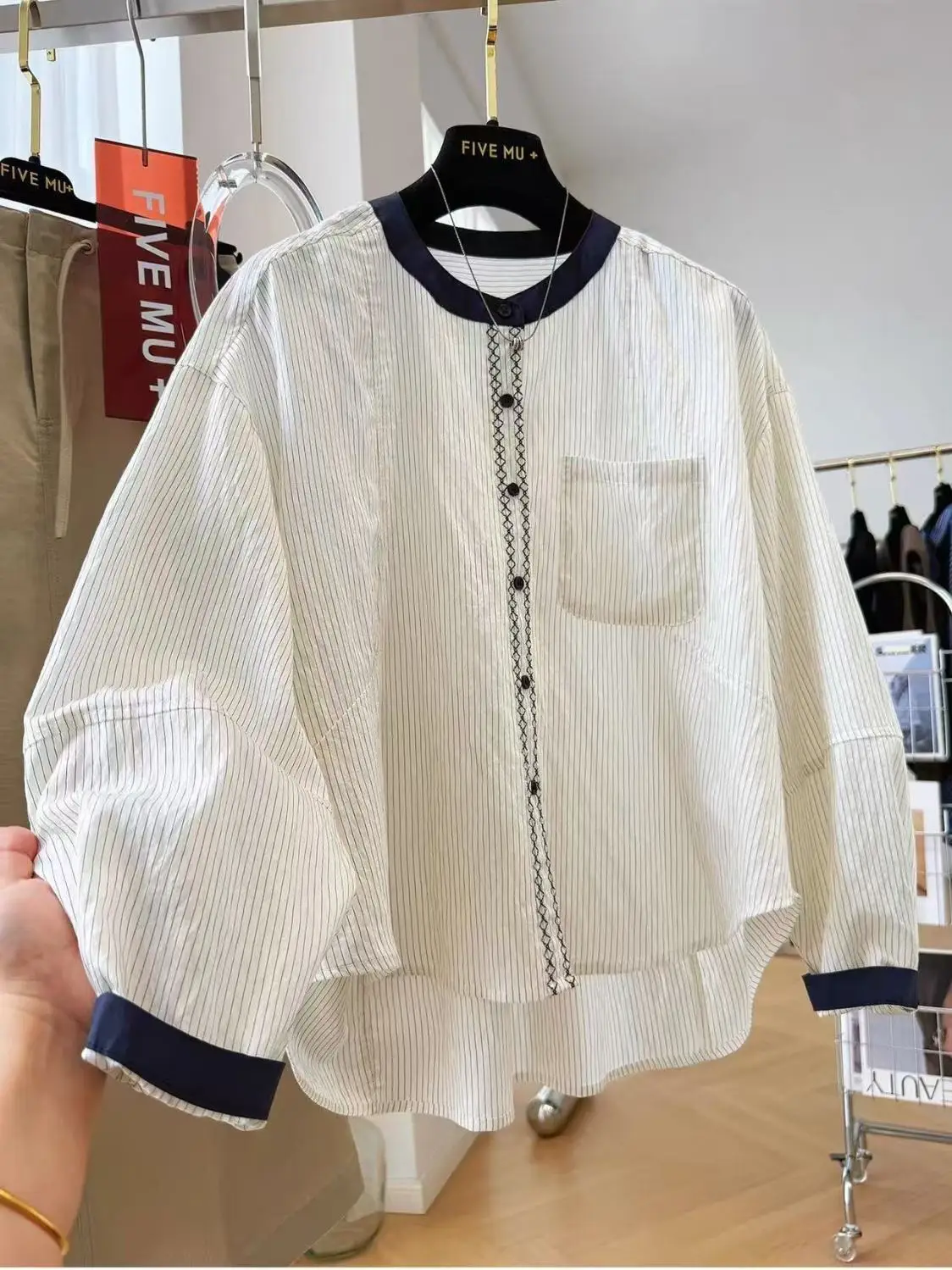 Camicia coreana a maniche lunghe a righe girocollo in colore a contrasto per donna con piccola camicia autunnale di temperamento chic di fascia alta