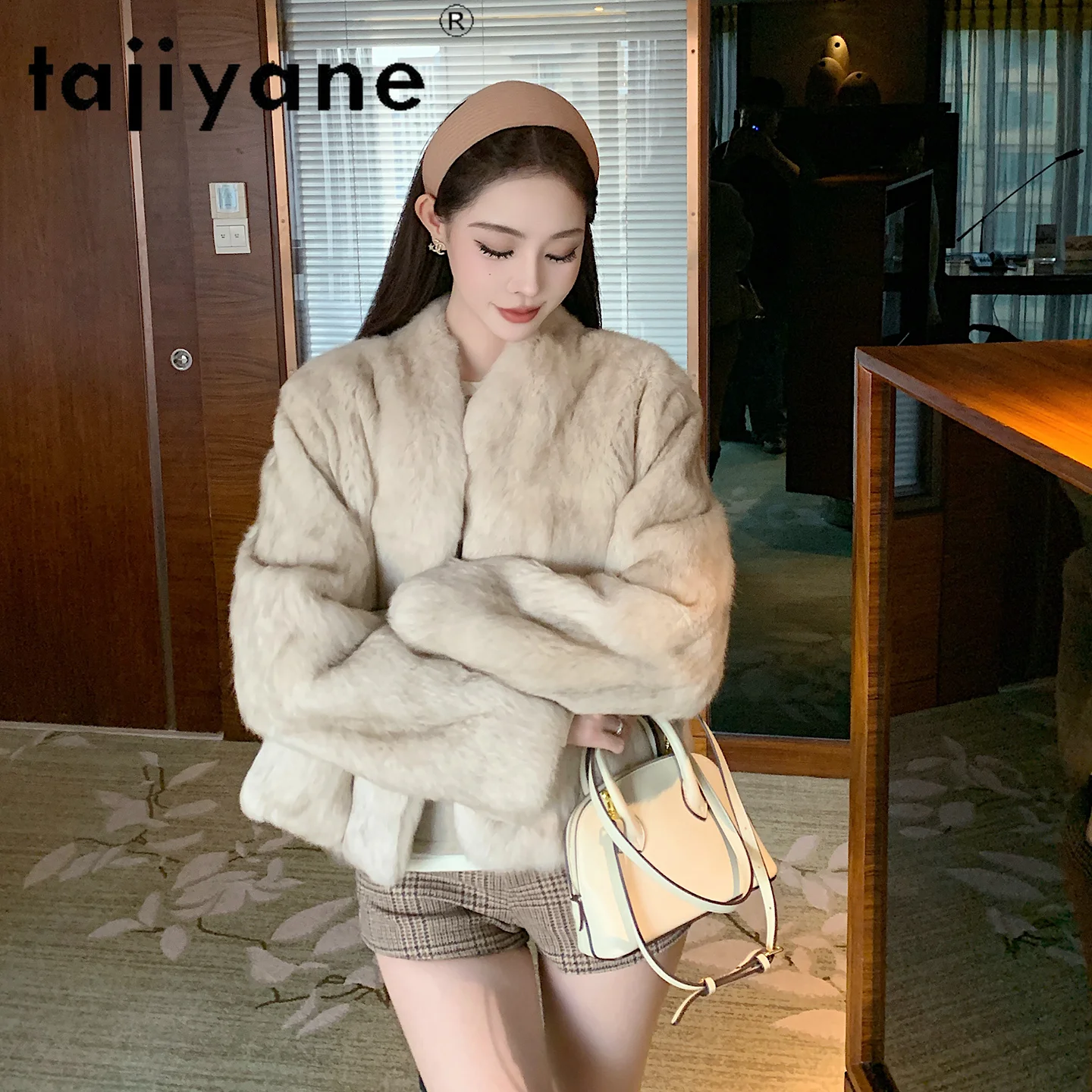 เสื้อคลุมขนกระต่ายแท้ TAJIYANE แบบสั้น คอปกเสื้อคลุมอาบน้ำ สไตล์หรูหราเบาๆ สำหรับผู้หญิง เสื้อผ้าฤดูหนาวปี 2025 ขนเฟอร์