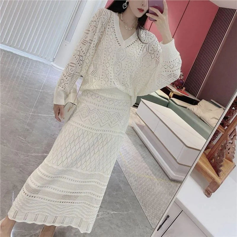 French fashion knitted hollow out set with V-neck pullover jacquard top and slim knit skirt two-piece set
