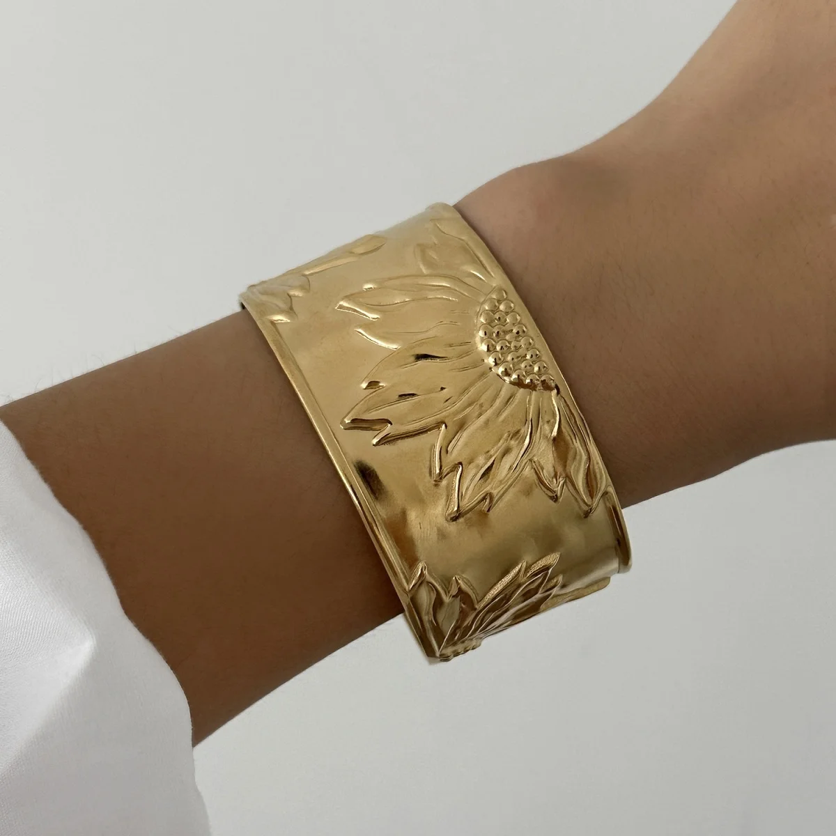 Punk Edelstahl Sonnenblumen Muster Glänzend Manschette Armbänder Für Frauen Männer Mode Breite Metall Daisy Blume Offene Armreif Schmuck