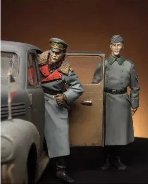 187-1/35 Resin Figure Model GK, Unpainted and Unassambled kit. German general and driver No car .