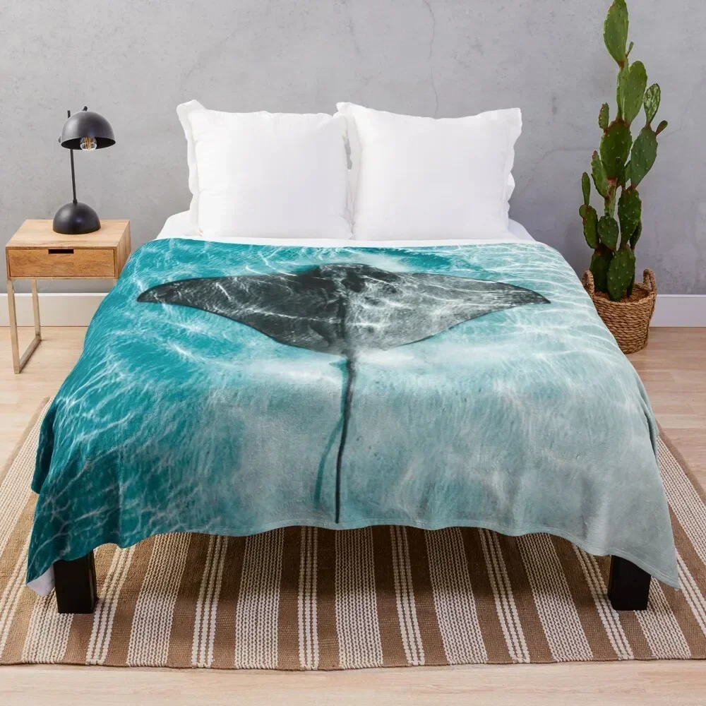 

Stingray Swimming Throw Blanket Fade Resistant Durable Throw Blanket